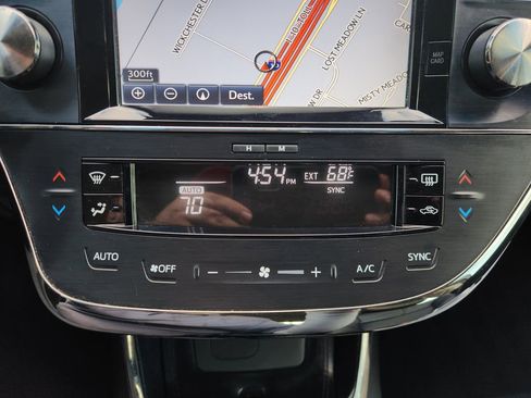 Used 2016 Toyota Avalon Touring image 18