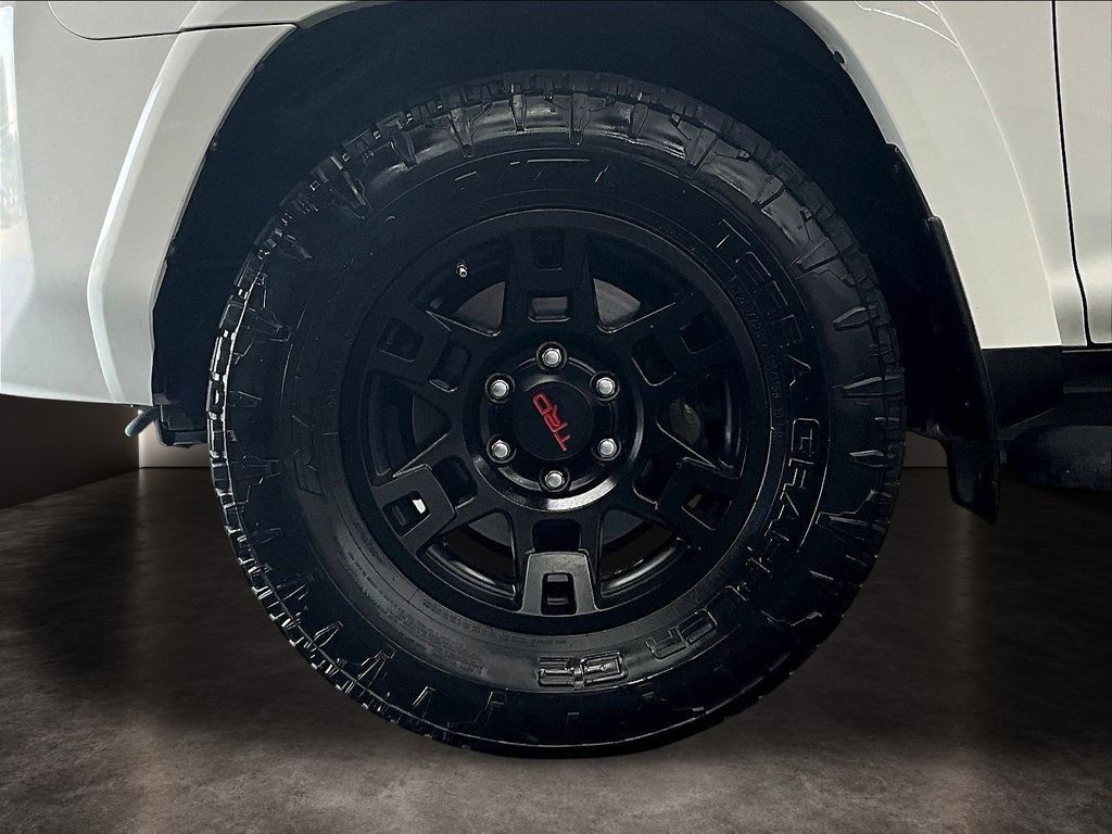Used 2021 Toyota 4Runner SR5 Premium w/ Moonroof Package RWD image 35