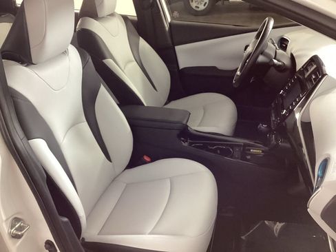 Used 2022 Toyota Prius XLE FWD image 20