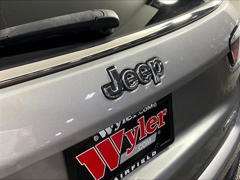 Used 2022 Jeep Compass Latitude FWD image 24
