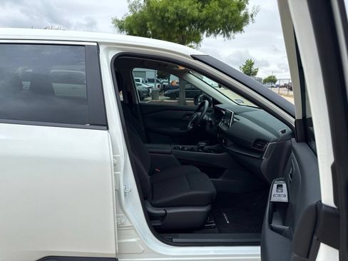 Certified 2024 Nissan Rogue S FWD image 15