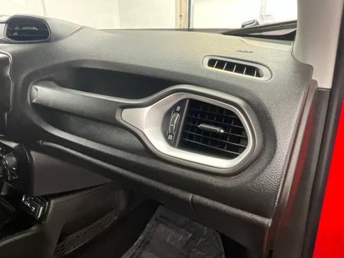 Used 2021 Jeep Renegade Sport FWD image 11