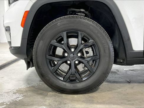 Used 2025 Jeep Grand Cherokee L Altitude RWD image 10
