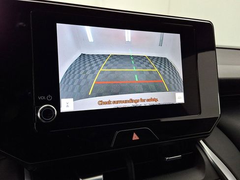 Certified 2023 Toyota Venza LE image 15