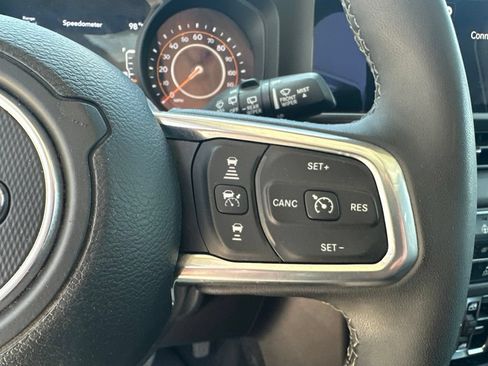 Used 2025 Jeep Wrangler Unlimited Sahara AWD/4WD image 19