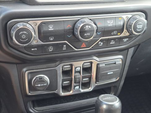 Used 2022 Jeep Gladiator Overland w/ Popular Equipment Package AWD/4WD image 29