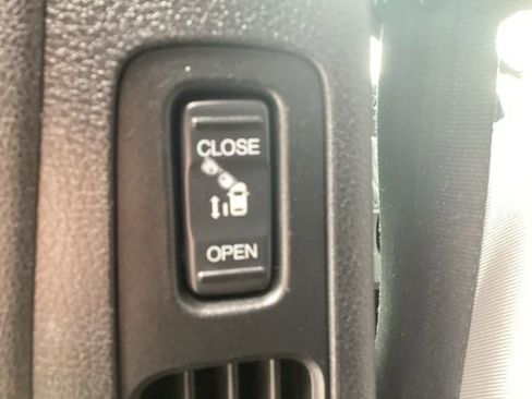 Used 2018 Honda Odyssey EX image 17