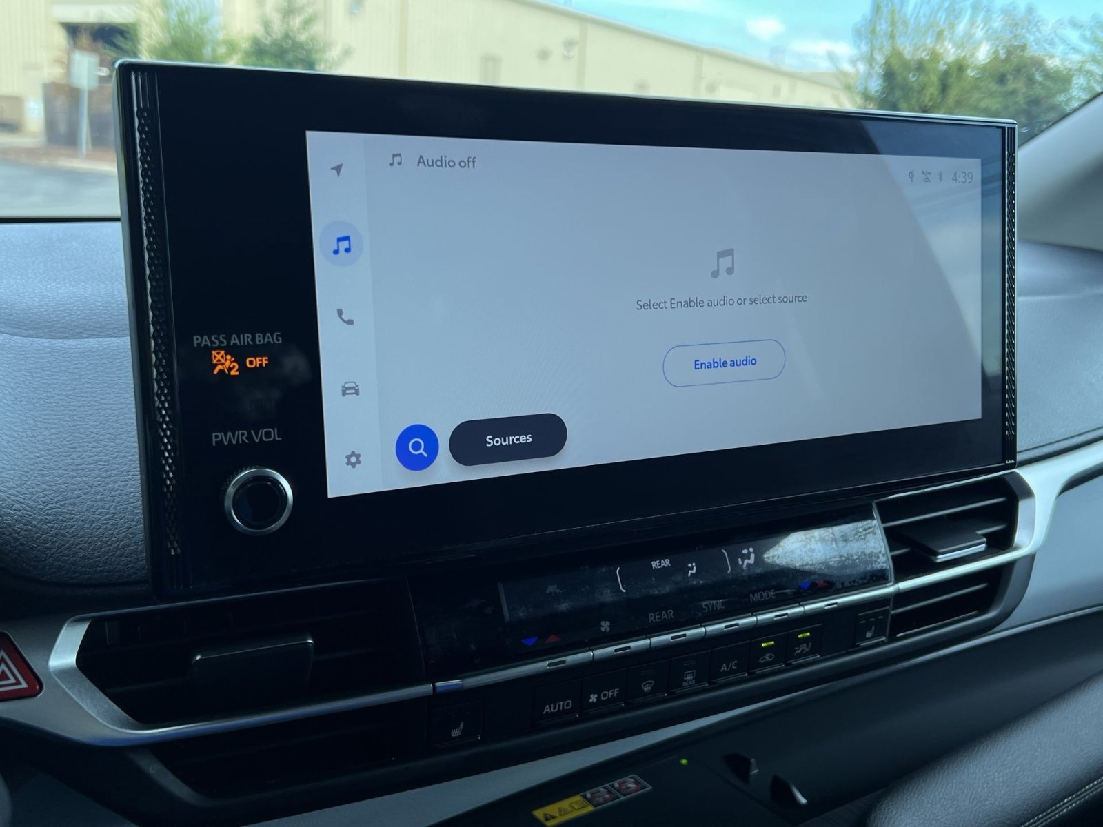 Used 2025 Toyota Sienna XLE FWD image 18