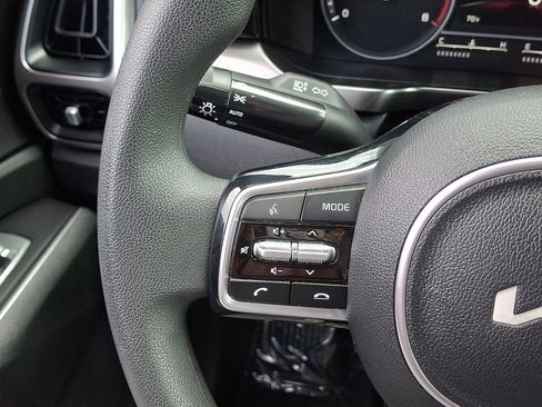 Used 2023 Kia Sorento LX image 21