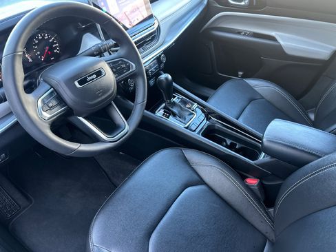 Used 2025 Jeep Compass Limited AWD/4WD image 11
