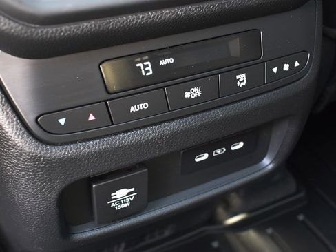 Used 2025 Honda Pilot TrailSport image 24