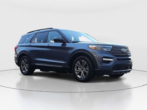 Used 2021 Ford Explorer XLT w/ Equipment Group 202A RWD image 3