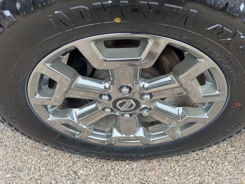 Used 2019 Nissan Titan SV w/ SV Convenience Package image 38