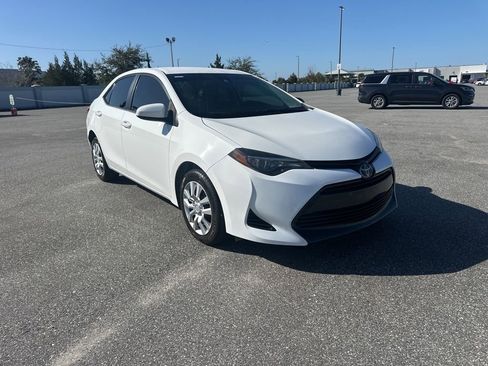 Used 2019 Toyota Corolla LE image 3