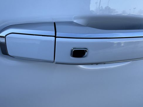 Used 2025 GMC Yukon XL Denali image 35