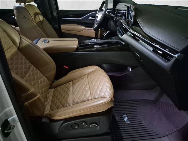 Used 2023 Cadillac Escalade ESV Premium Luxury w/ Performance Package AWD/4WD image 17
