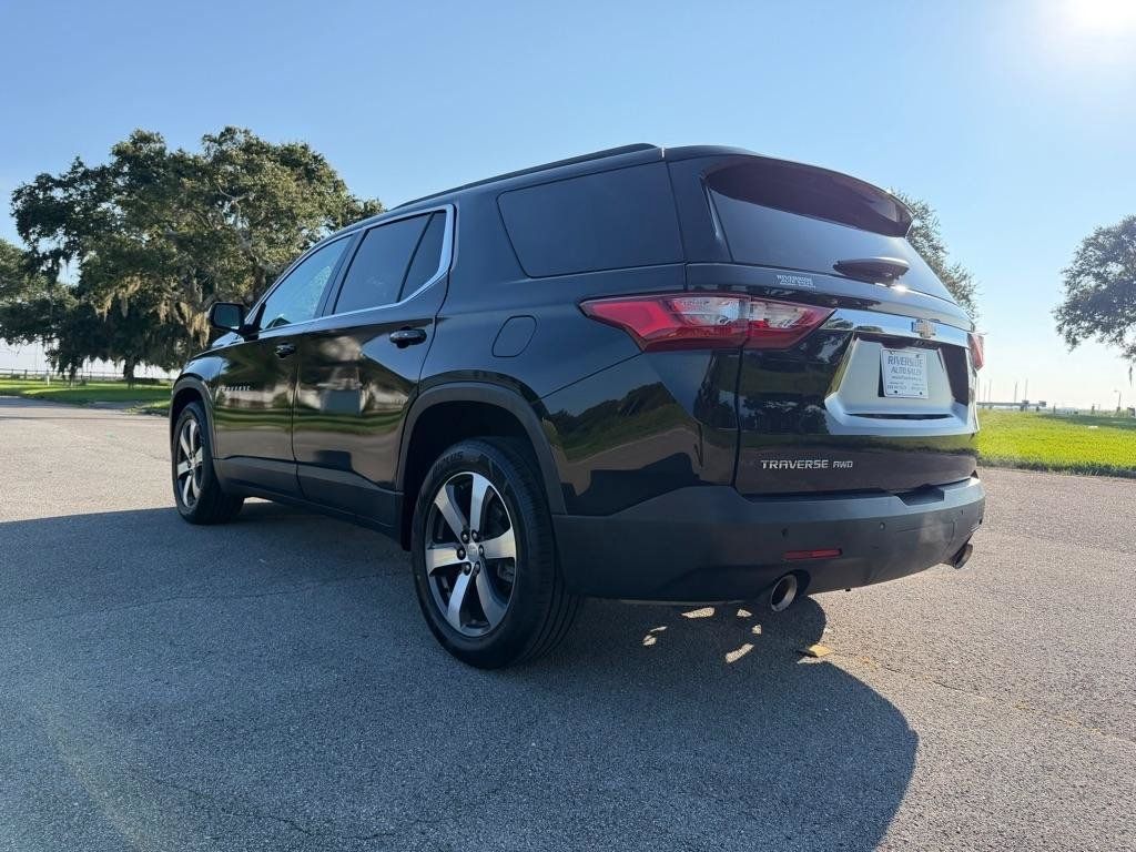 Used 2021 Chevrolet Traverse LT w/ LT Premium Package AWD/4WD image 4