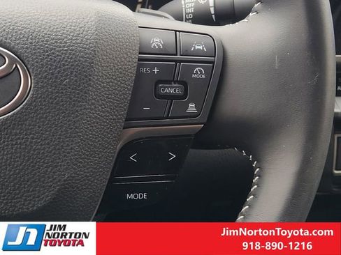 Used 2025 Toyota Camry SE image 31