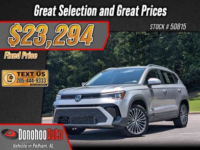 Used 2025 Volkswagen Taos SE w/ Panoramic Sunroof Package