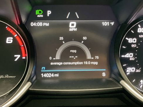 Used 2023 Alfa Romeo Giulia Veloce RWD image 8