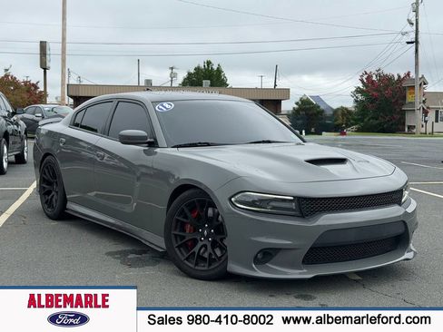 Used 2018 Dodge Charger R/T Scat Pack w/ Dynamics Package RWD image 1