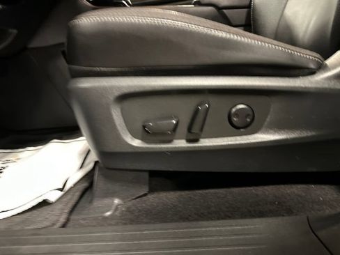 Used 2025 Nissan Pathfinder SL AWD/4WD image 30