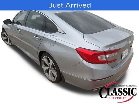 Used 2018 Honda Accord Touring image 14