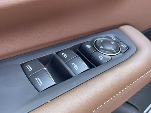 New 2026 Chevrolet Suburban High Country image 17