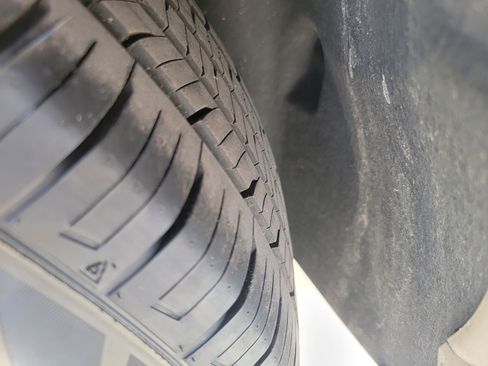 Used 2025 Honda CR-V EX-L image 32