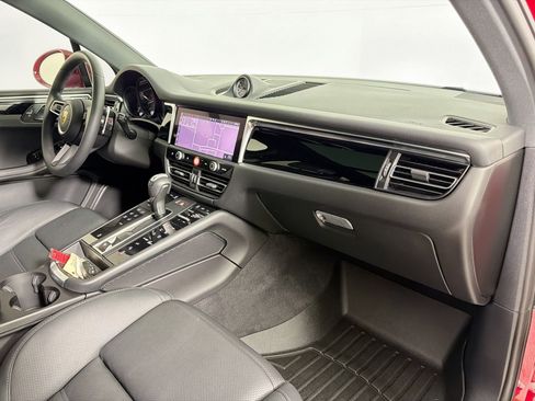 Certified 2023 Porsche Macan image 29