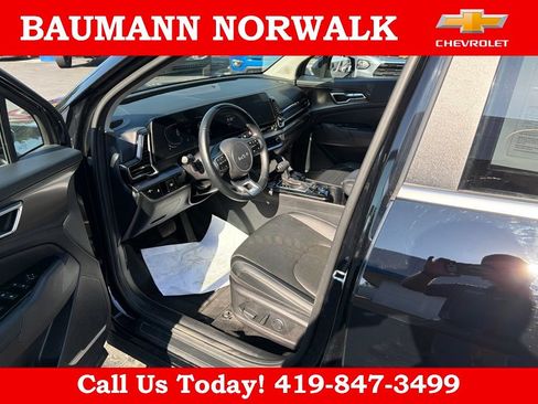 Used 2025 Kia Sportage EX FWD image 13