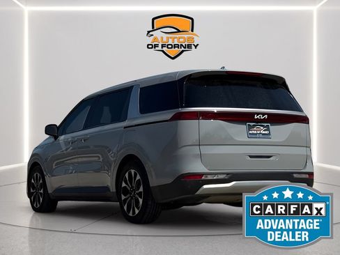 Used 2024 Kia Carnival EX FWD image 1