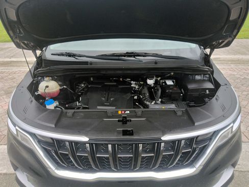Used 2022 Kia Carnival EX FWD image 46