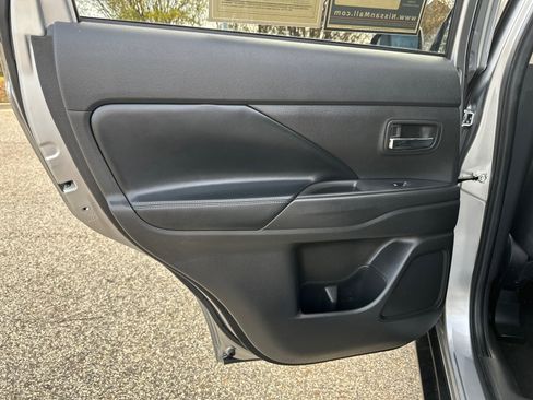 Used 2020 Mitsubishi Outlander SEL image 22
