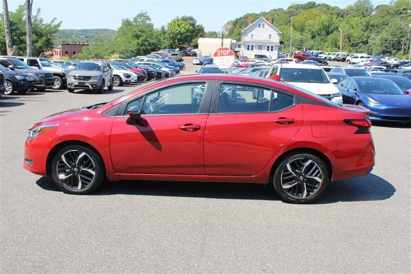 Used 2025 Nissan Versa SR FWD image 5