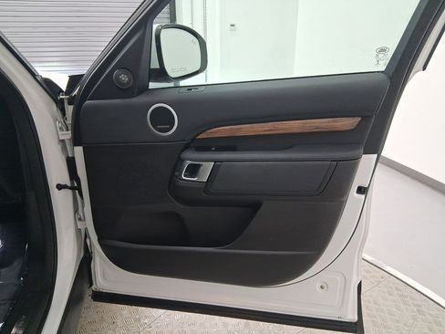 Used 2018 Land Rover Discovery HSE image 34