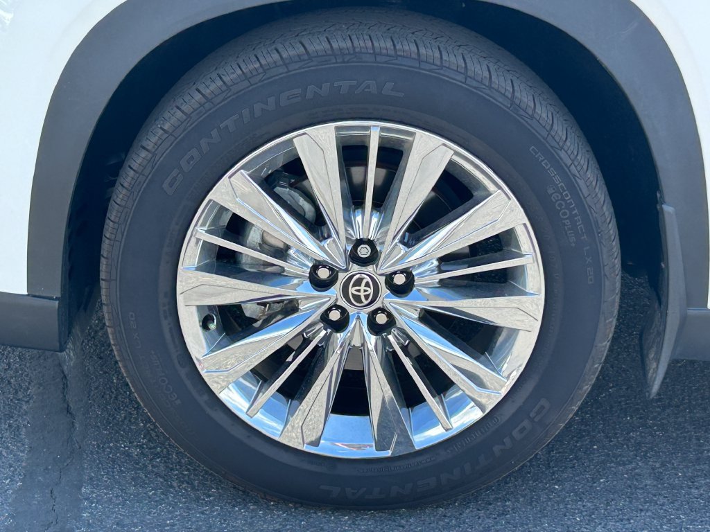 Used 2025 Toyota Grand Highlander AWD image 13