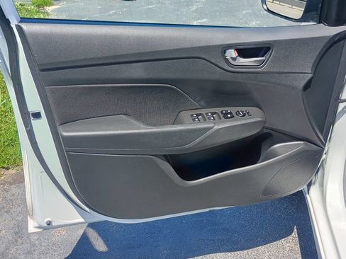 Used 2019 Hyundai Accent SE FWD image 11