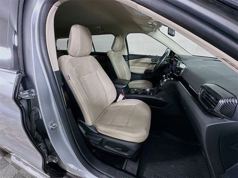 Used 2020 Ford Explorer XLT w/ Class III Trailer Tow Package image 33