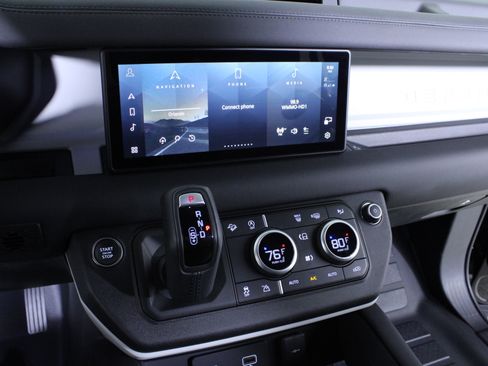 Used 2024 Land Rover Defender 110 S image 23