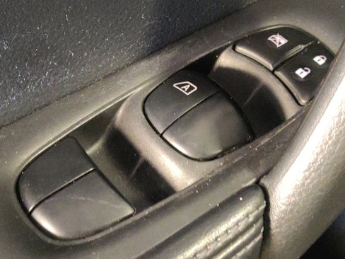 Used 2018 Nissan Rogue SV FWD image 27