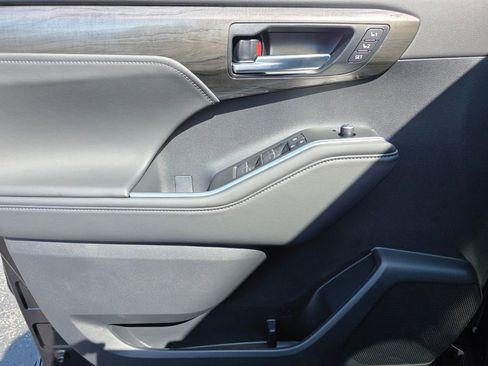 New 2026 Toyota Highlander Platinum AWD/4WD image 28