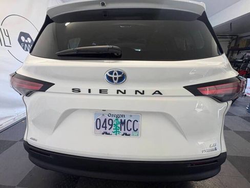 Used 2022 Toyota Sienna LE image 9