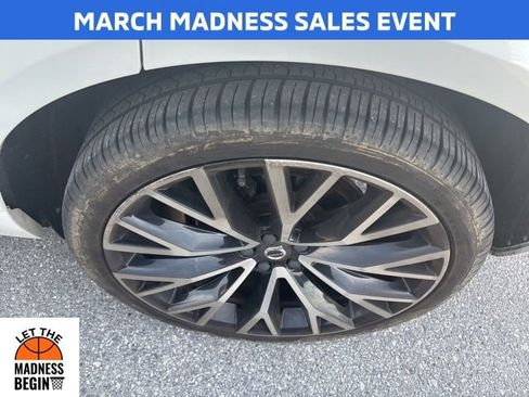 Used 2018 Volvo XC60 T6 Momentum w/ Advanced Package image 6