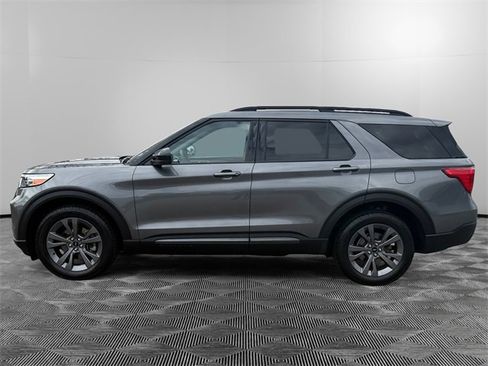 Used 2023 Ford Explorer XLT w/ Equipment Group 202A image 2