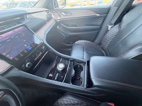 Used 2021 Jeep Grand Cherokee L Summit w/ Luxury Tech Group V AWD/4WD image 30