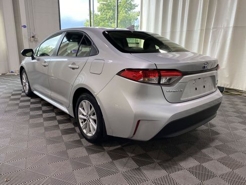 Used 2024 Toyota Corolla LE w/ LE Convenience Package FWD image 5