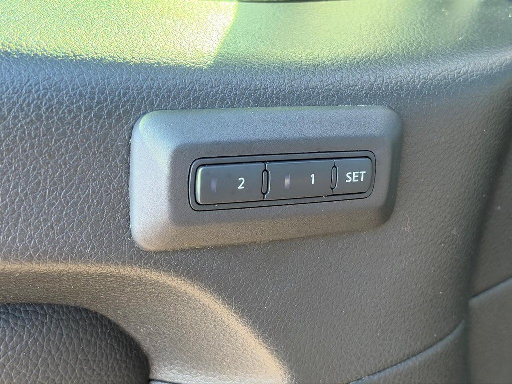 Used 2023 Nissan Titan PRO-4X w/ Pro-4x Convenience Package AWD/4WD image 27