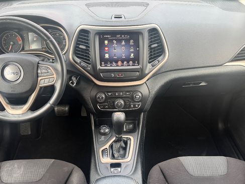 Used 2017 Jeep Cherokee Latitude w/ Safety/Convenience Group image 10