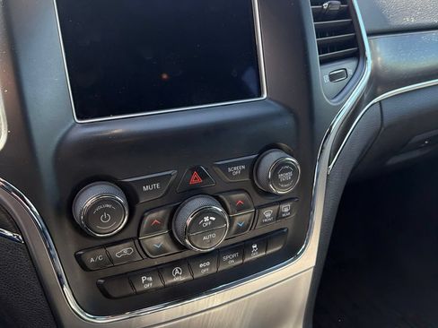 Used 2018 Jeep Grand Cherokee Limited AWD/4WD image 10